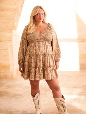 Arula EUC Women’s Mia Smocked
Tiered Floral Tan Beige Mini Dress Plus B Western
